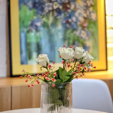 Апартаменты Urban Chic *